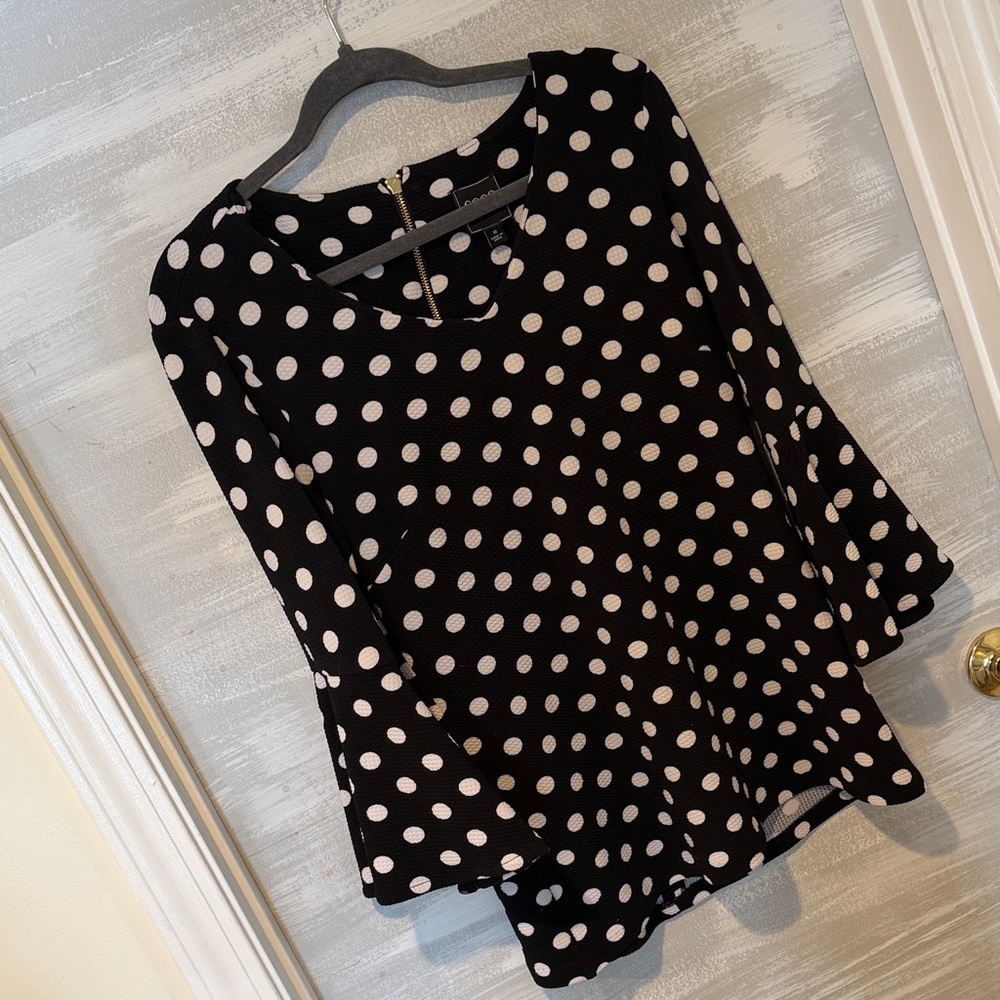 Part of a 5/$25 bundle sale. Coco Bianco black-and-white polkadot summer top.